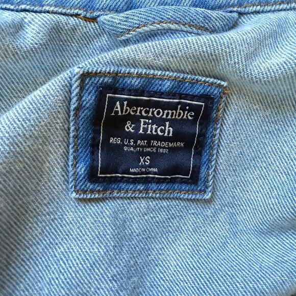 Abercrombie & Fitch Light Acid Wash Distressed Denim Jean Jacket XS - Picture 9 of 11